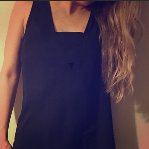 Express Keyhole Black Top - Picture 2 of 6